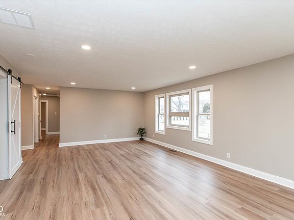 2nd image of 707 Daffon Dr