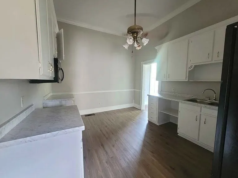 1500 N Franklin St — Photo 14