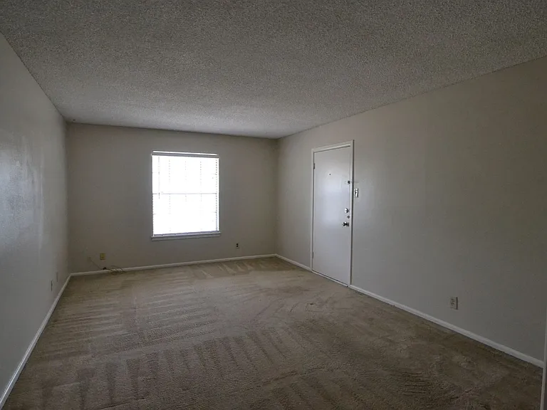622 Chauncey Dr — Photo 2