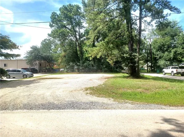 E 32nd Ave, Covington, LA 70433
