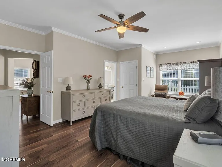 56 Rochford Dr — Photo 2