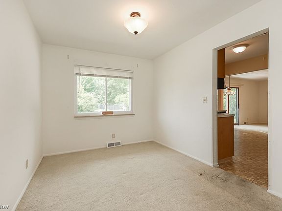 5th image of 476 Karl Dr