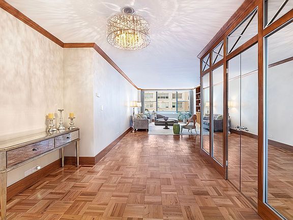 4th image of 201 E 62nd St #10D