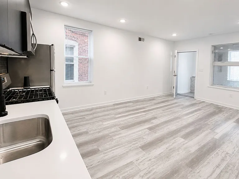 129 S 51st St #1F — Photo 18