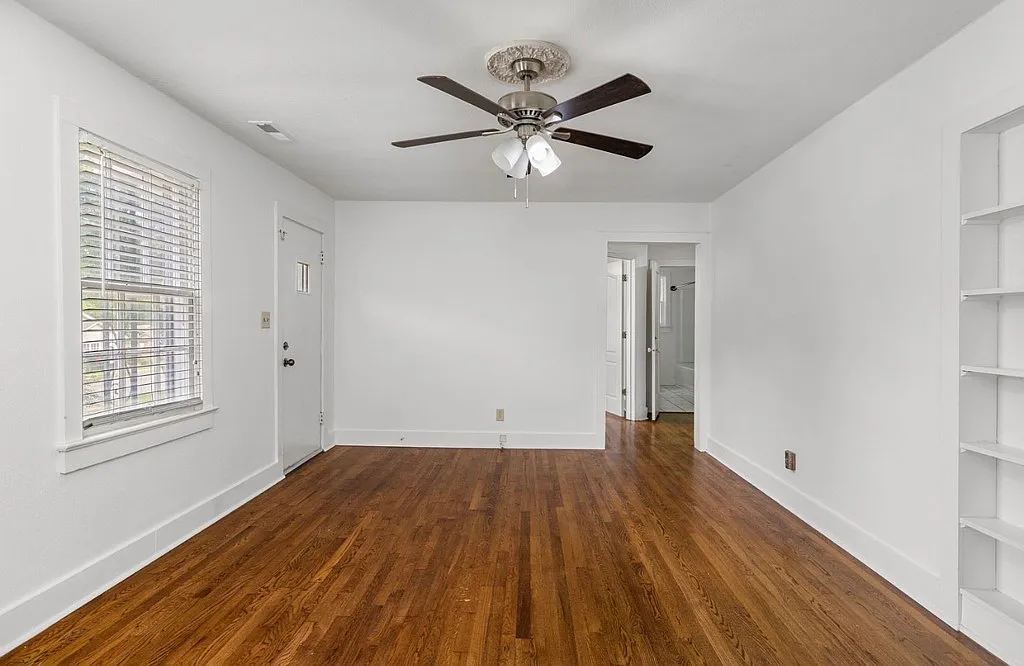 4-Bedroom Single Family Home with Central A/C and Modern Conveniences — Photo 3