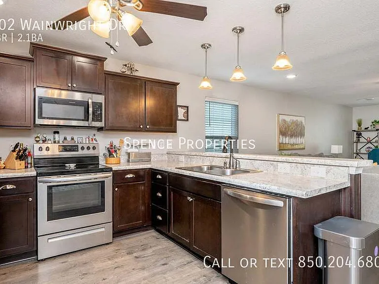 202 Wainwright Dr — Photo 4
