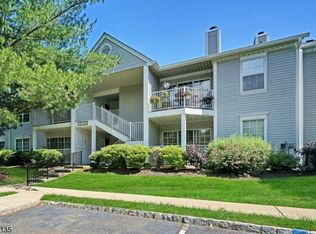 126 Lindsey Ct, Franklin Park, NJ 08823