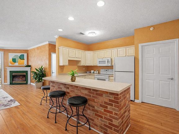 2nd image of 13070 West Bluemound ROAD #209