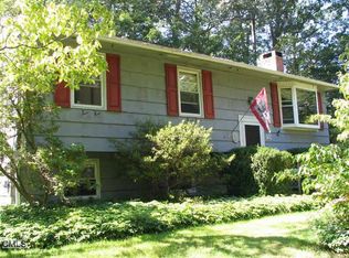 20 Flax Hill Rd, Brookfield, CT 06804