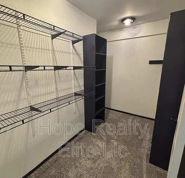 2079 Sussex Ln — Photo 20