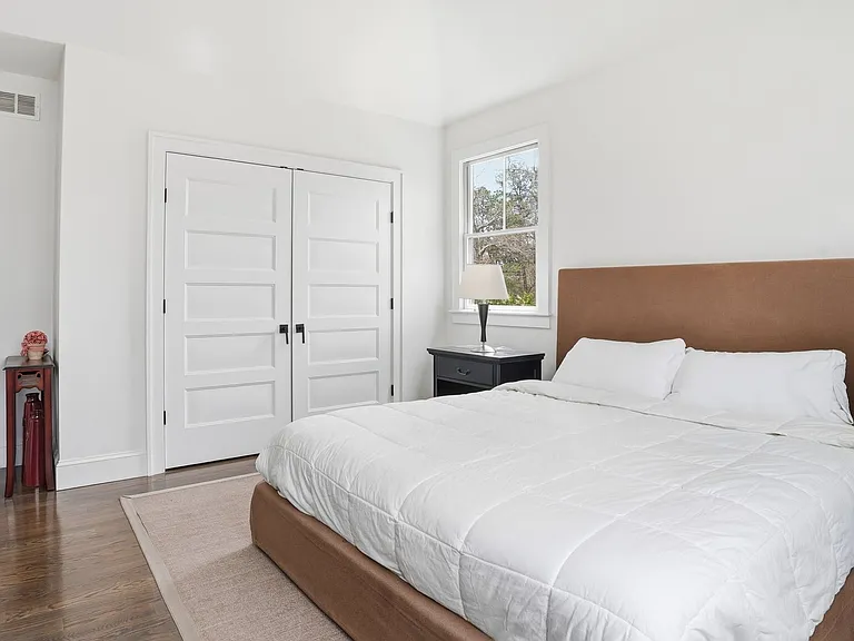 420 Maple Ave S — Photo 17