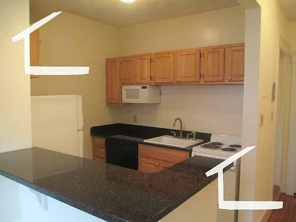 2nd image of 24 Queensberry St APT 008