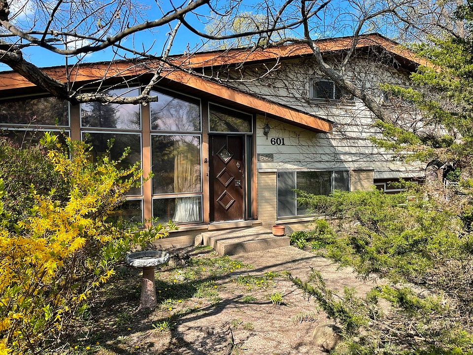 1st image of 601 Fairway Dr