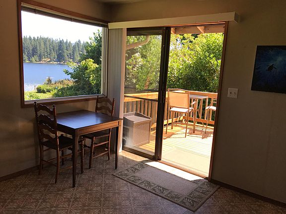 Eating area with slider to deck.