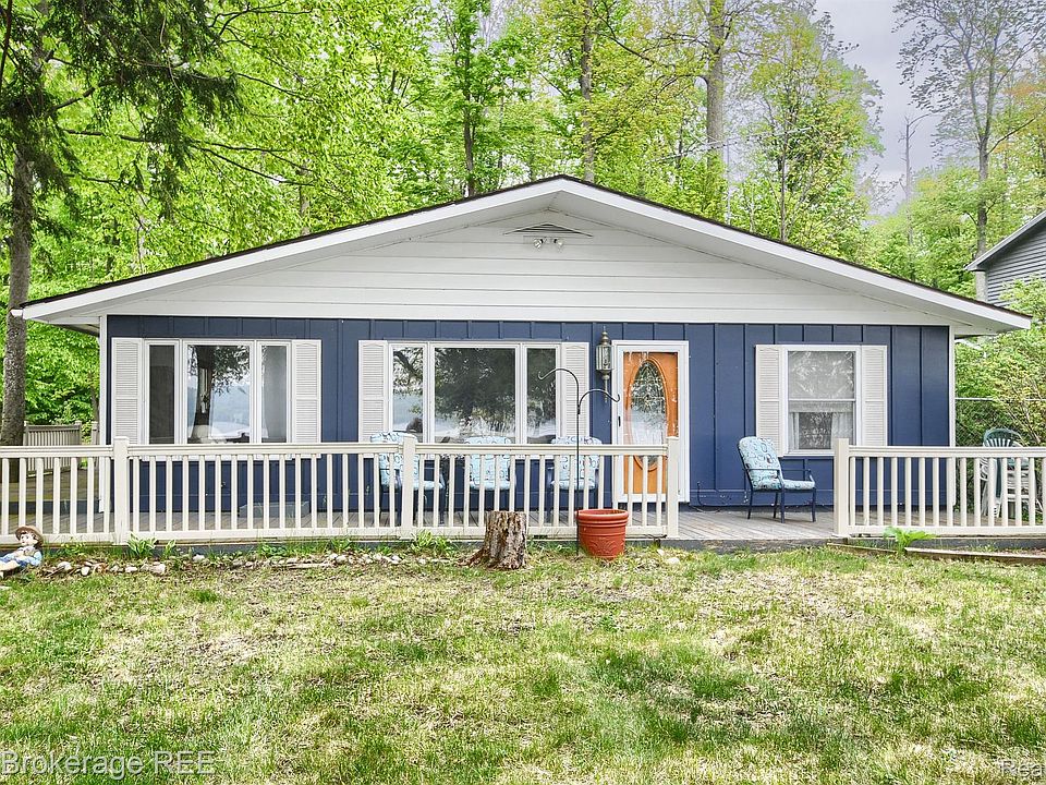 1st image of 8433 Woodland Dr
