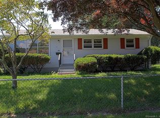 11 Edwards Rd, Old Saybrook, CT 06475