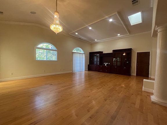 4th image of 343 Franklin St
