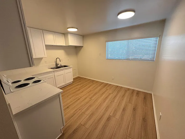 711 E. Pleasant Street — Photo 11