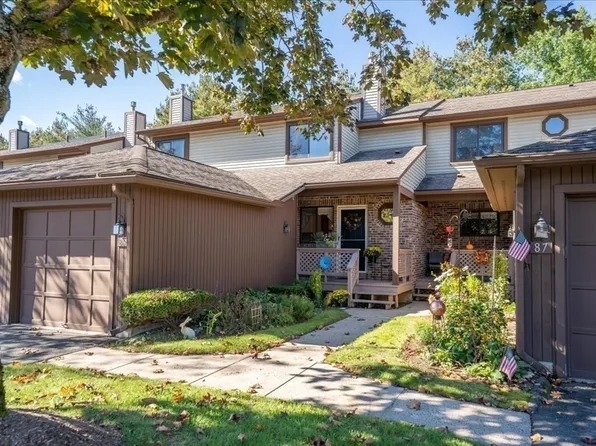 86 Dogwood Ln, Agawam, MA 01001