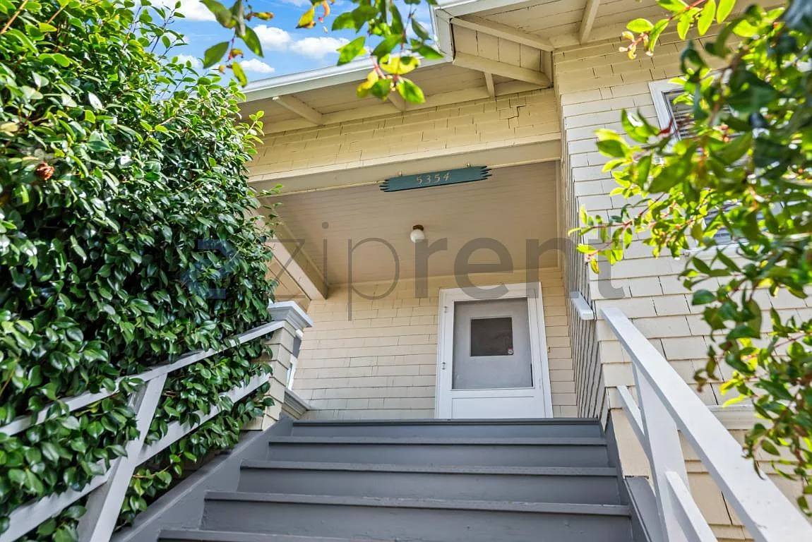 2 bed, 928 sqft, $4,995 — Photo 3