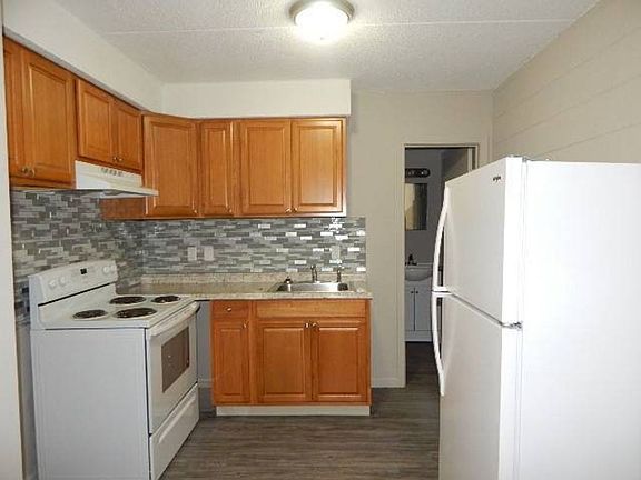 5th image of 100 Brookside Dr #5B