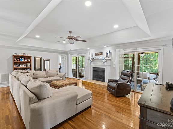 2nd image of 4844 Crestside St #1
