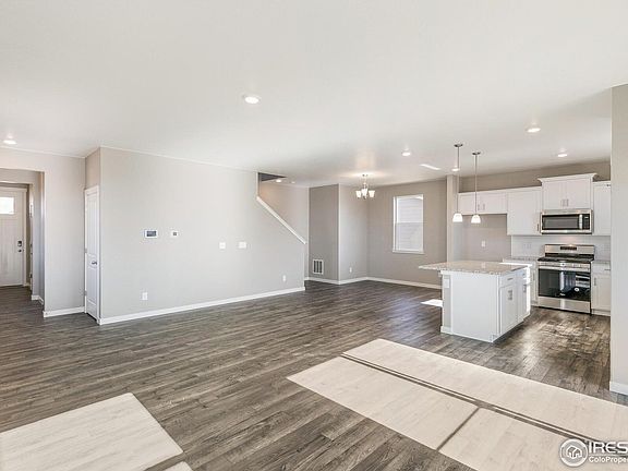 5th image of 796 Crest St