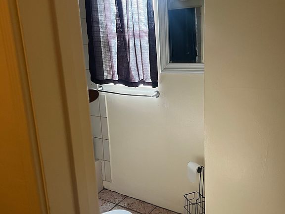 5th image of 1525 N Genevieve St