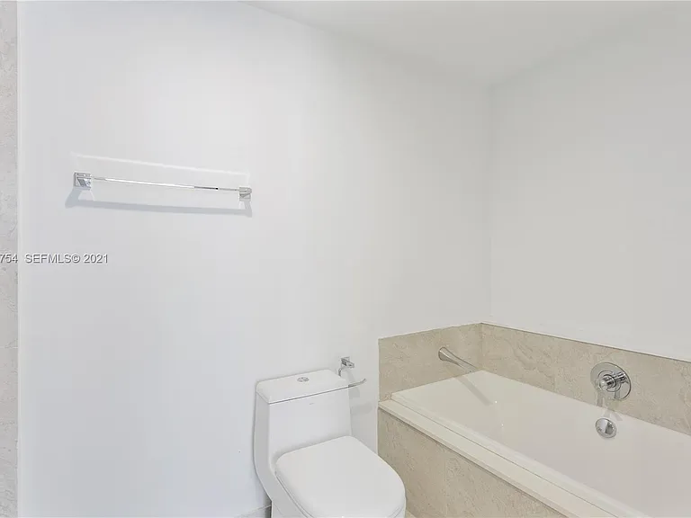 488 NE 18th St #1305 — Photo 6