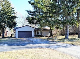 40925 N Black Oak Ave, Antioch, IL 60002