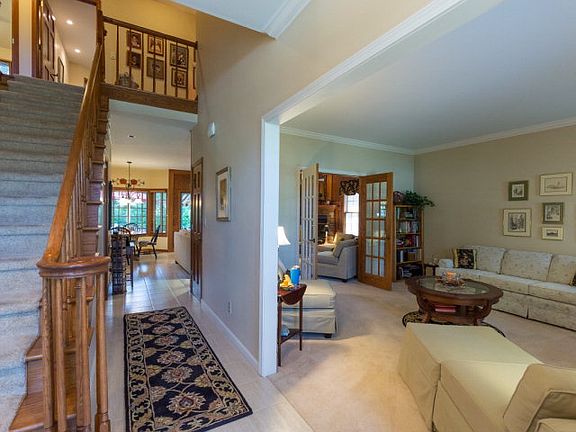 5th image of 23 Lakeshore Ct