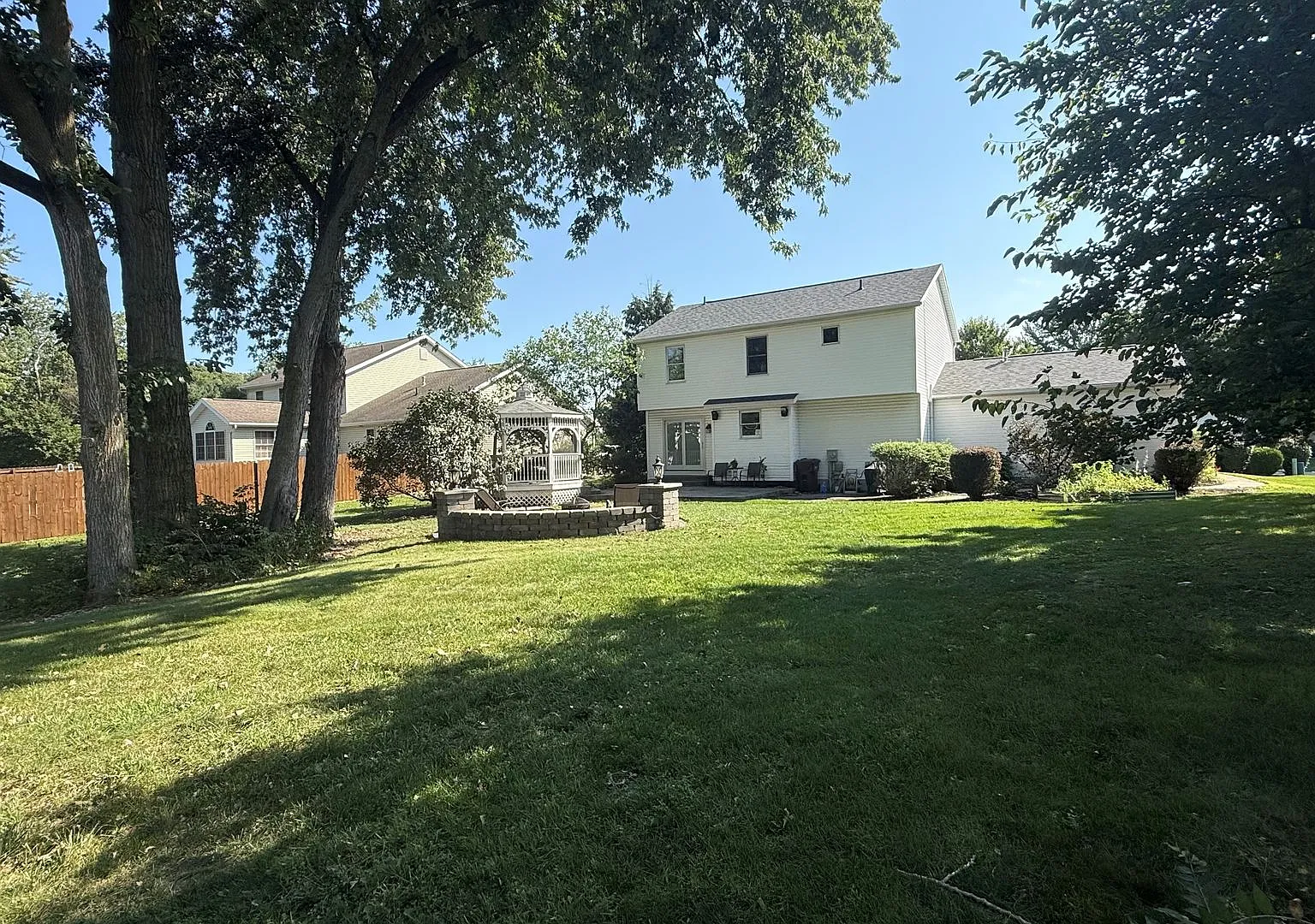 Spacious 4 Bedroom Home in Jackson Township Schools with Finished Basement & Large Backyard — Photo 2