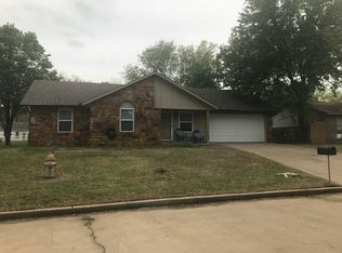 901 Pecan Ln, Claremore, OK 74017