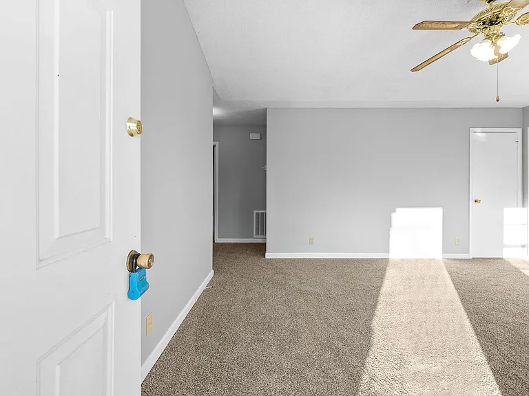 418 Donna Dr — Photo 4