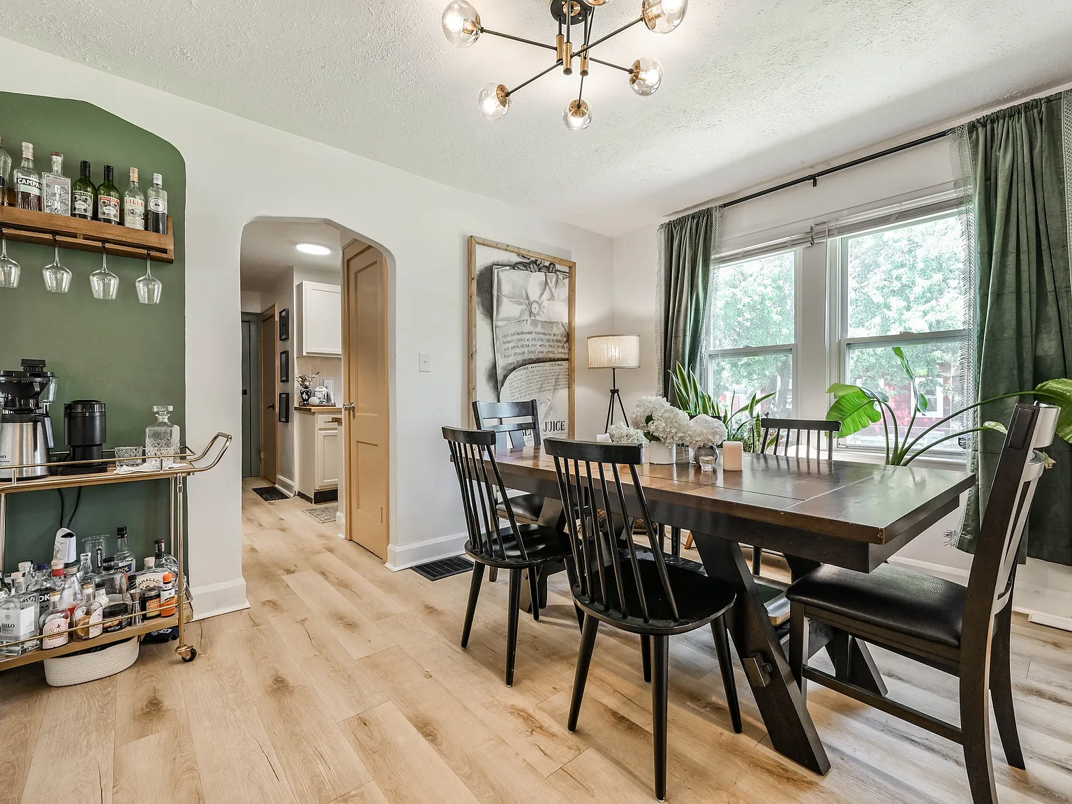 2 bed, 950 sqft, $1,300 — Photo 2