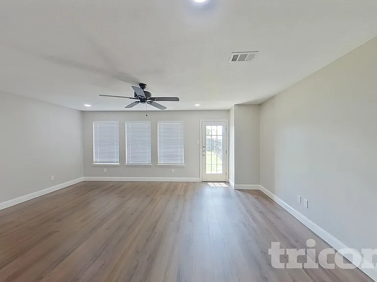 2949 Monticello Ln — Photo 4