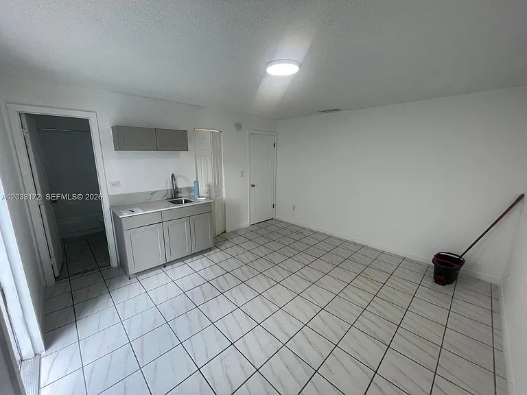 1717 NW 16th St #B — Photo 2
