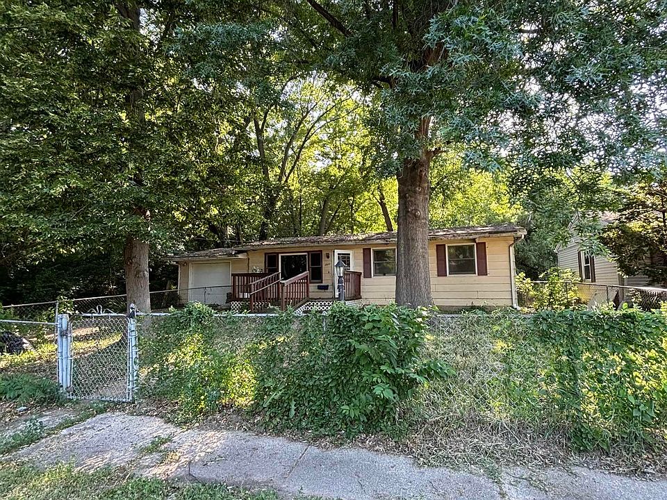 1st image of 1511 S Queens Dr
