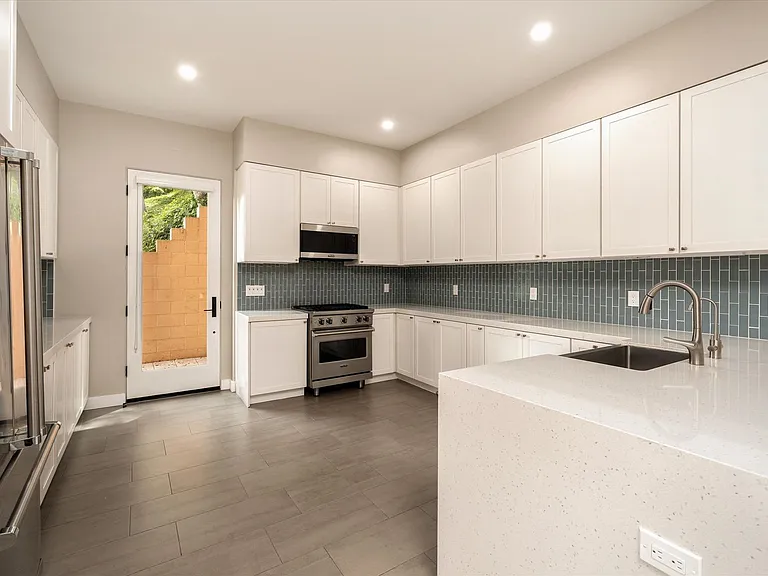 Chino St — Photo 10