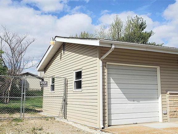 3rd image of 10561 Clarendon Ave