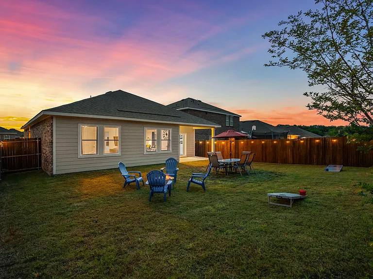 766 Camden Dr — Photo 43