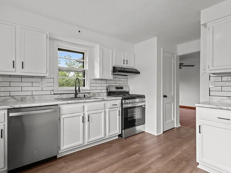 404 E Vaile Ave — Photo 7
