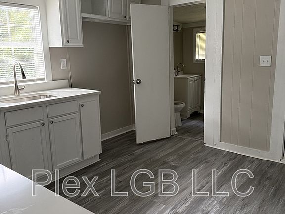 5th image of 203 Bagley St