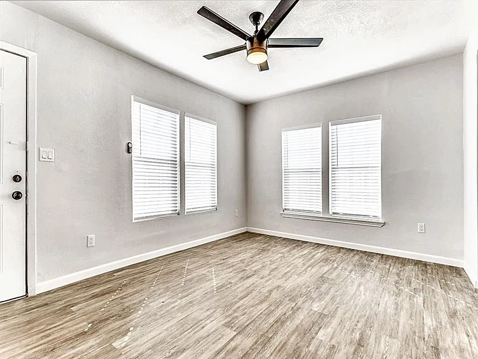 117 S 11th St