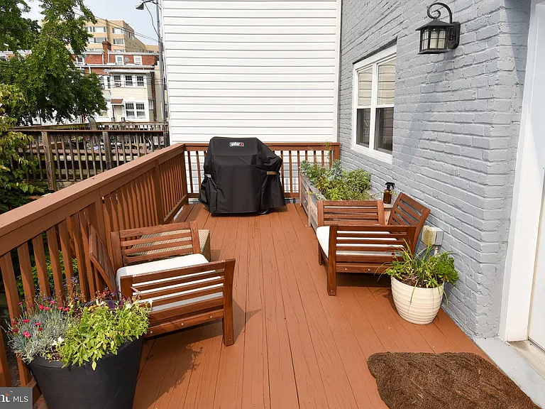 1528 Spring Pl NW — Photo 10