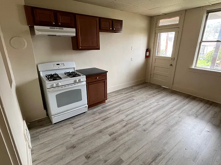 135 Jane St — Photo 1