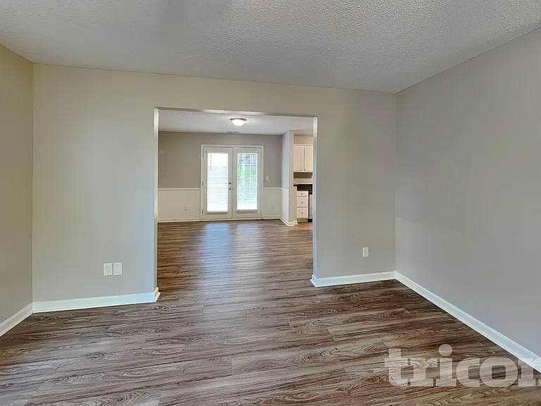3912 Farlow Rd — Photo 3