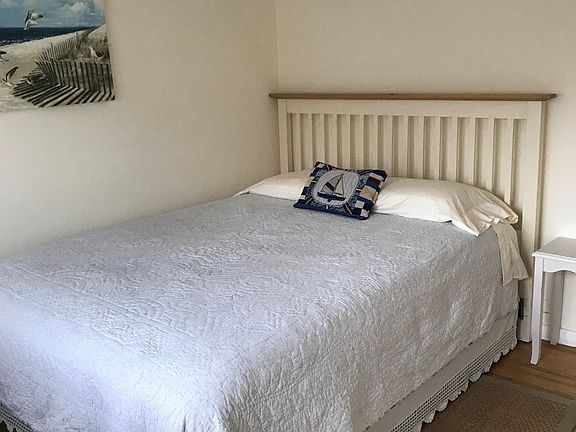 4th image of 5 Lillian Ln