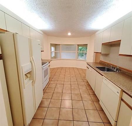 3rd image of 2081 SE Stonecrop St