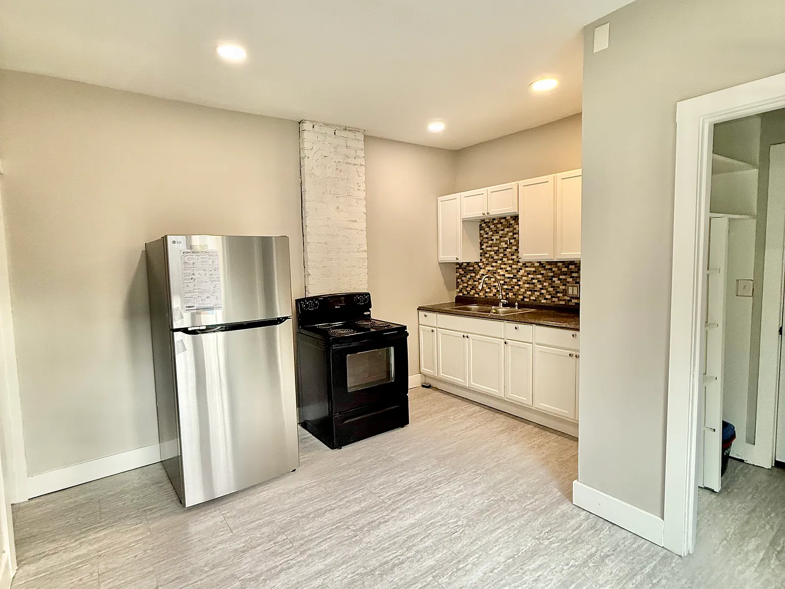 3 bed, 1350 sqft, $1,500 — Photo 2